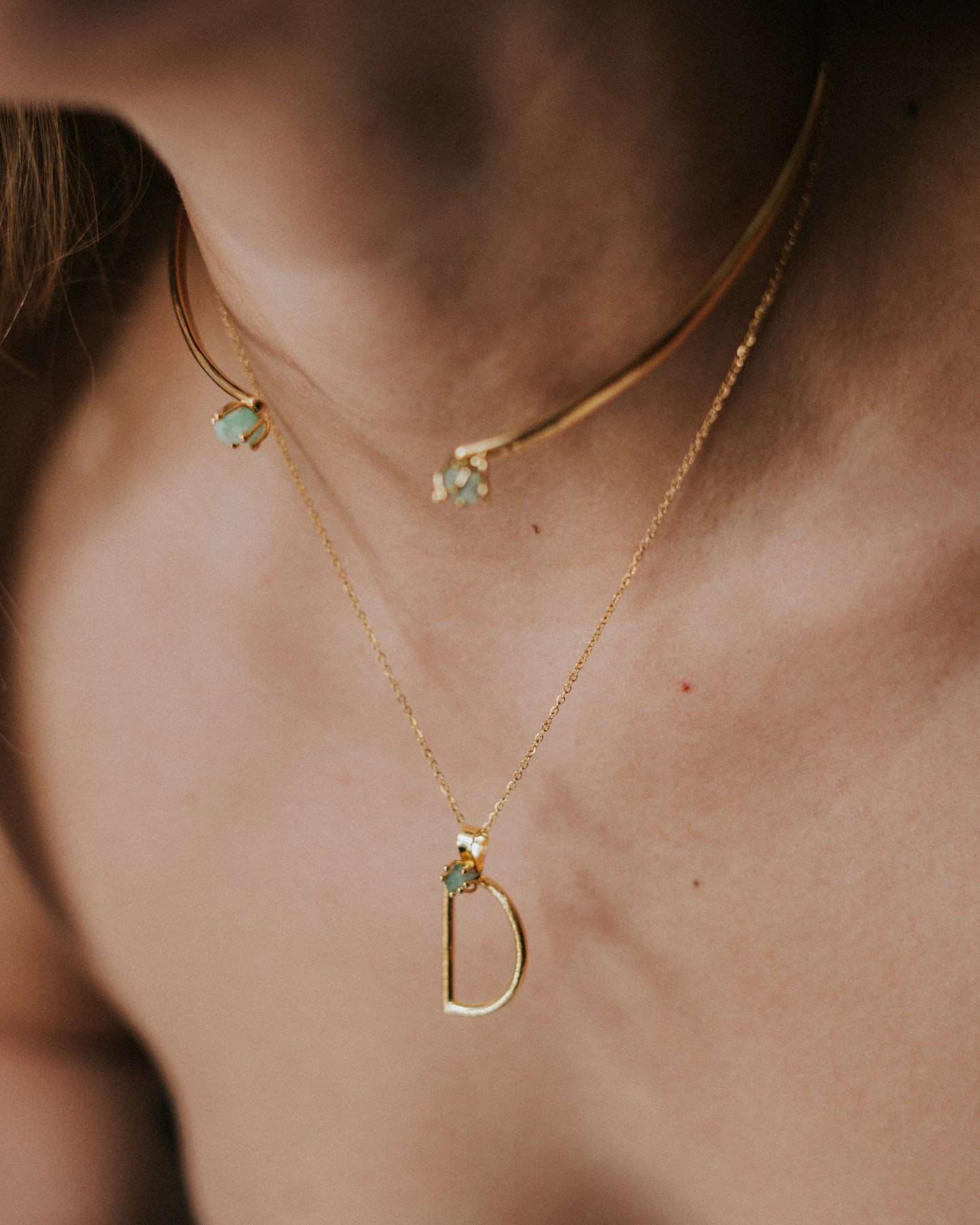 Letras con esmeralda en bruto