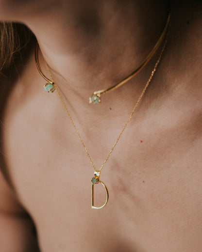 Letras con esmeralda en bruto